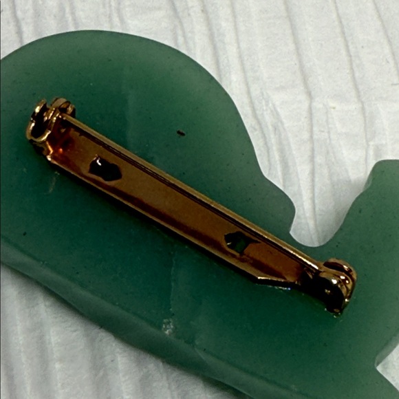 Vintage designer carved gemstone jade Snail pin brooch high end Saks Fifth Ave - Picture 11 of 11